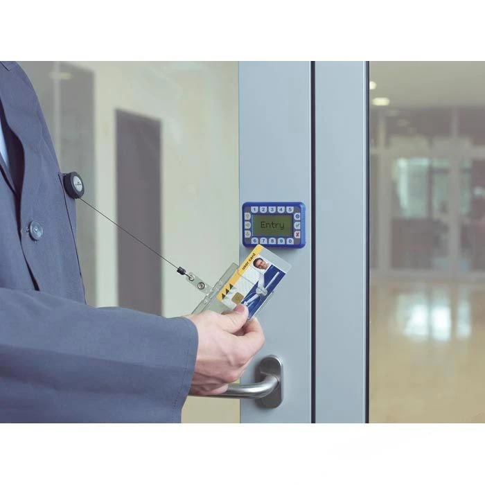 Durable Ausweishalter 8012-19, Hartplastik, Jojo Mit Clip, Ausweishülle, Transparent, 10 Stück 2 Durable Ausweishalter 8012-19, Hartplastik, Jojo Mit Clip, Ausweishülle, Transparent, 10 Stück – Bild 2